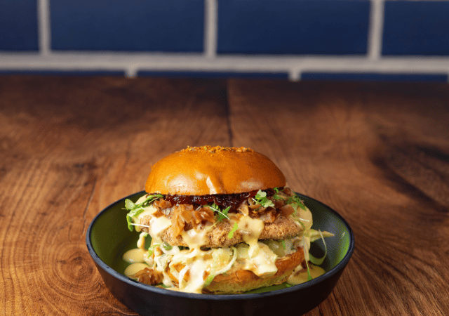 TiNDLE THY Burger at Clubhouse 5 TiNDLE THY Burger at Clubhouse 5